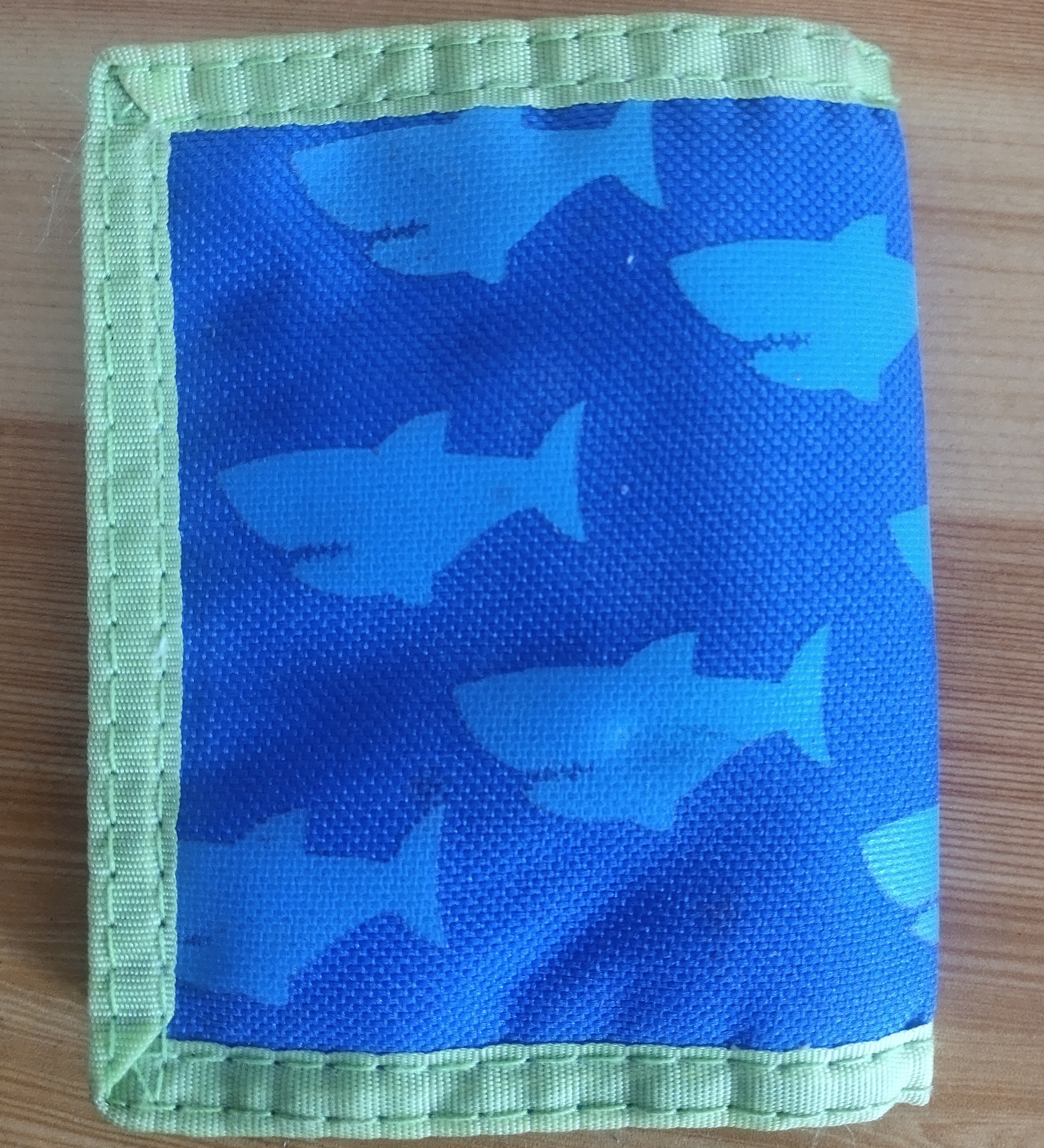 直角包边尼龙布三折钱包